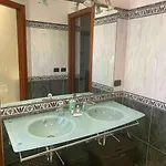 Elegante Nel Cuore Di 페라라