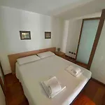 Elegante Nel Cuore Di 페라라