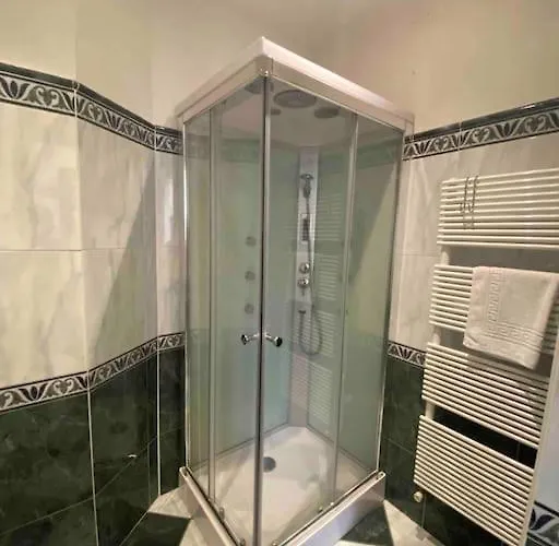 Elegante Nel Cuore Di Apartament