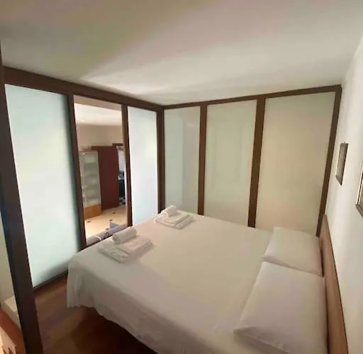 Elegante Nel Cuore Di * Ferrara