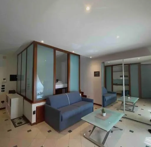 Elegante Nel Cuore Di Apartamento Ferrara